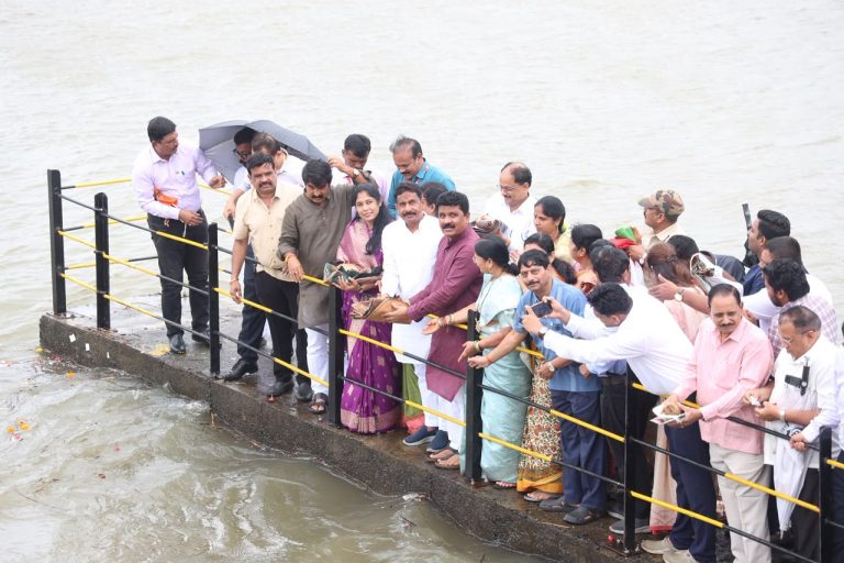 खडकवासला धरण शंभर टक्के भरले; पुणे महापालिकेकडून जलपूजन