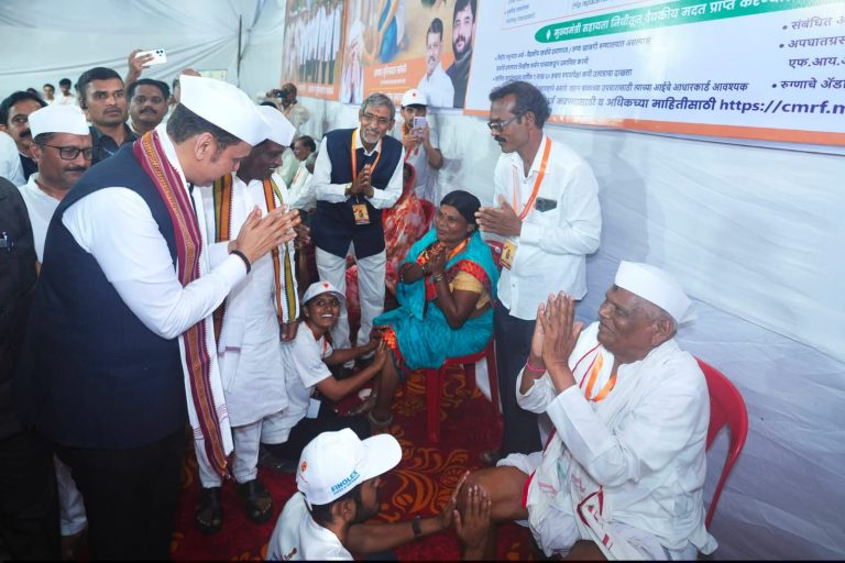 वारकऱ्यांच्या ‘चरण सेवेला’ प्रारंभ भक्ती विठोबाची, सेवा आरोग्याची !