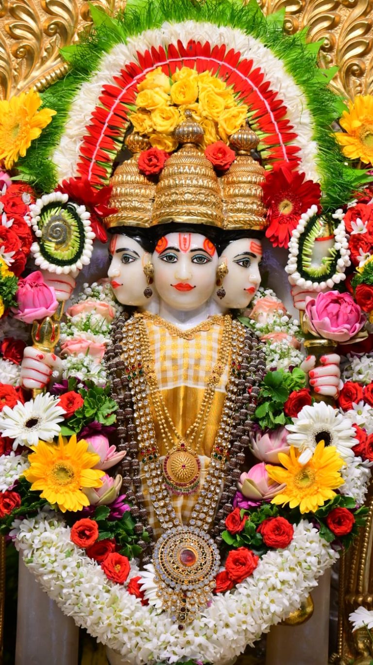 गुरुपौर्णिमेनिमित्त दगडूशेठ हलवाई दत्त मंदिरात विविध धार्मिक व सांस्कृतिक कार्यक्रमांचे आयोजन