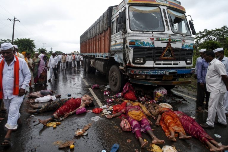 भक्तीच्या वाटेवर काळाचा घाला! जेजुरीत ट्रकच्या धडकेत तीन महिला वारकऱ्यांचा मृत्यू
