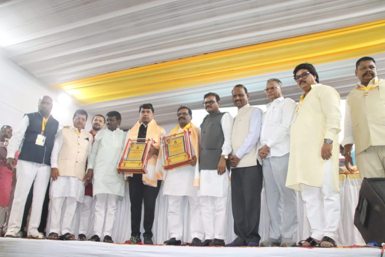 अण्णाभाऊ साठे समाजभूषण पुरस्काराने माजी मंत्री दिलीप कांबळे व आमदार अमित गोरखे सन्मानीत