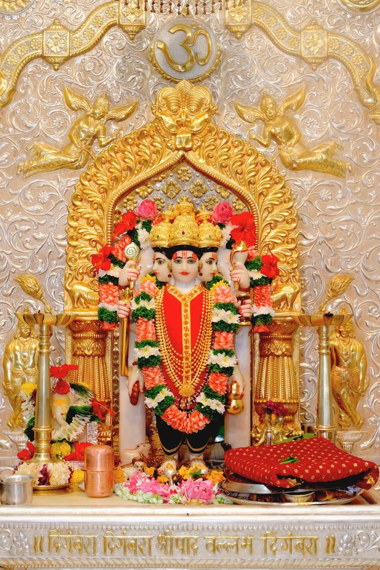 सीमेवर लढणाऱ्या जवानांसाठी कै. श्रीमती लक्ष्मीबाई दगडूशेठ हलवाई दत्त मंदिर ट्रस्टकडून ५ हजार राख्या
