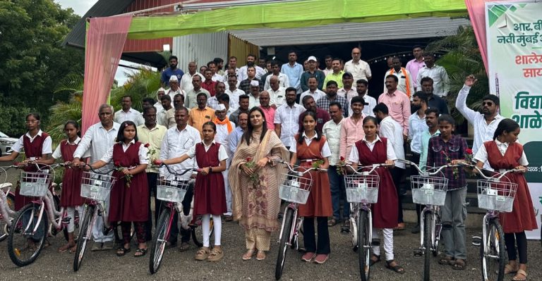 सायकलींनी दिली विद्यार्थिनीच्या स्वप्नांना नवी दिशा