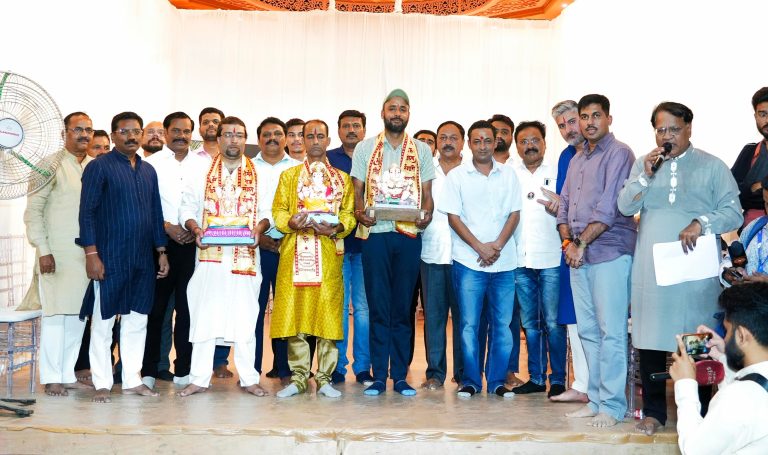 अतिरेकी धमक्यांना न जुमानता काश्मीरमध्ये साजरा होणार गणेशोत्सव