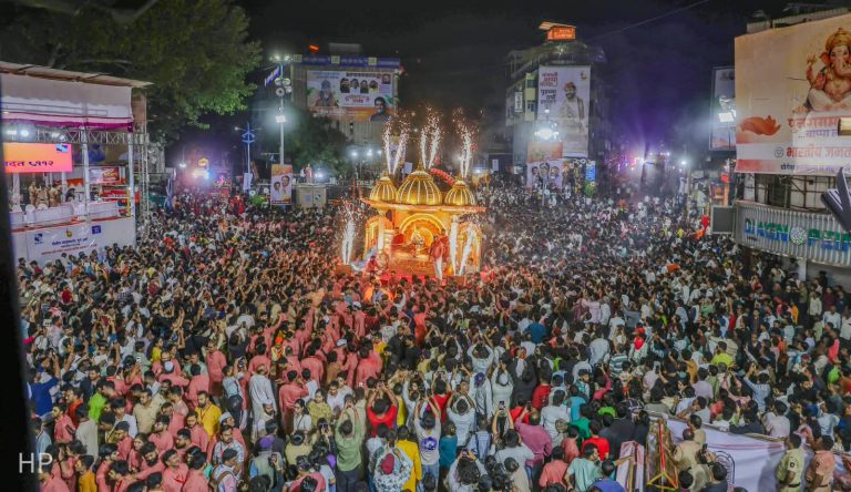 वैभवशाली मिरवणुकीने श्रीमंत भाऊसाहेब रंगारी गणपतीला भावपूर्ण निरोप