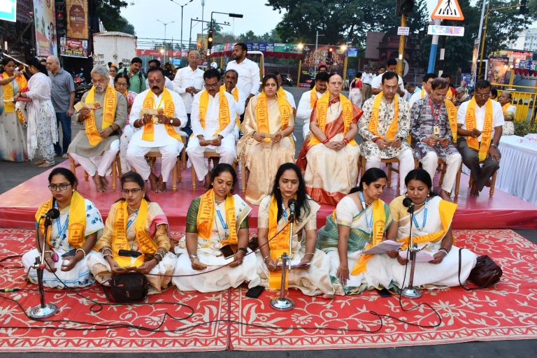 श्रीसूक्त पठणातून पुणेकरांनी केली श्री महालक्ष्मी देवीची स्तुती