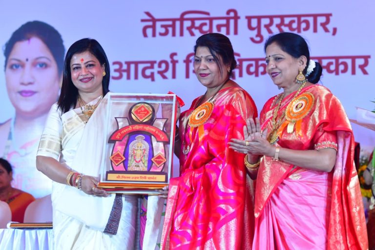 अनुराधा ओक, प्रियांका इंगळे यांना ‘तेजस्विनी’ पुरस्कार’