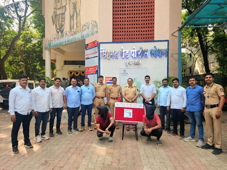 सिंहगड रोड पोलिसांची कारवाई; दोन रेकॉर्डवरील आरोपींकडून गावठी पिस्तूल आणि जिवंत काडतूस जप्त